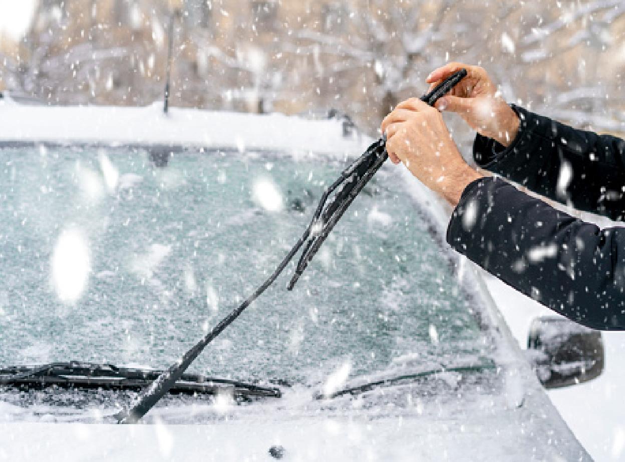 lifting windshield wipers before snow storm